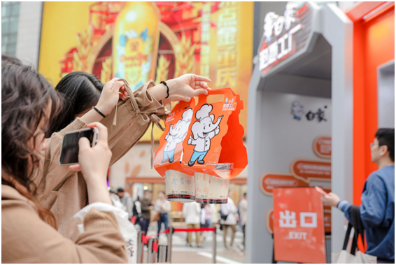 又出圈!「白象泡面工厂」线下沉浸式主题店“敢为人先”